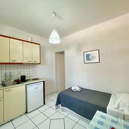 Asterias Mini Coastal * Perivolos (Santorini)