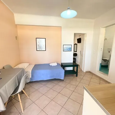 Asterias Mini Coastal Perivolos (Santorini)