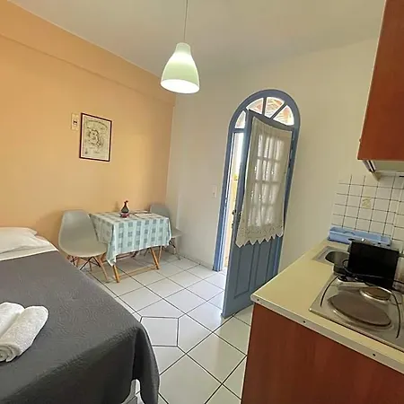 Asterias Mini Coastal * Perivolos (Santorini)
