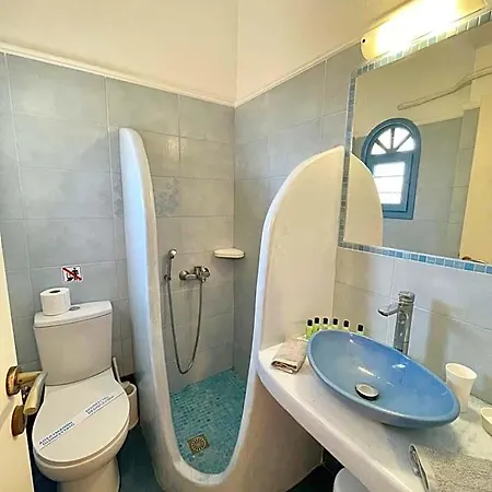 Asterias Mini Coastal Perivolos (Santorini)
