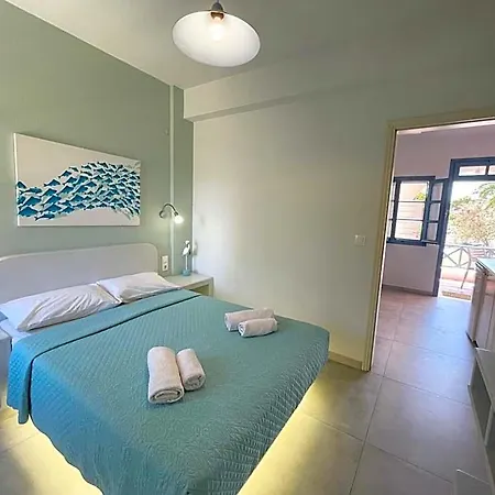 Asterias Mini Coastal Perivolos (Santorini)