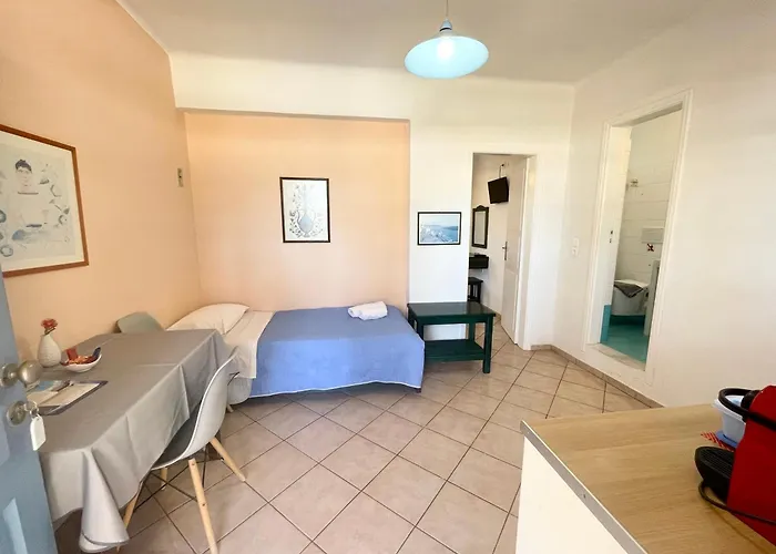 Asterias Mini Coastal Perivolos (Santorini)