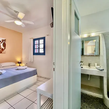 Asterias Mini Coastal Perivolos (Santorini)