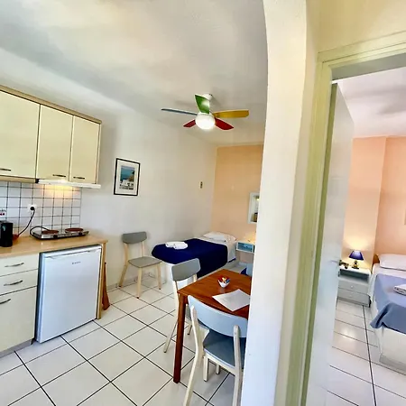 Asterias Mini Coastal * Perivolos (Santorini)