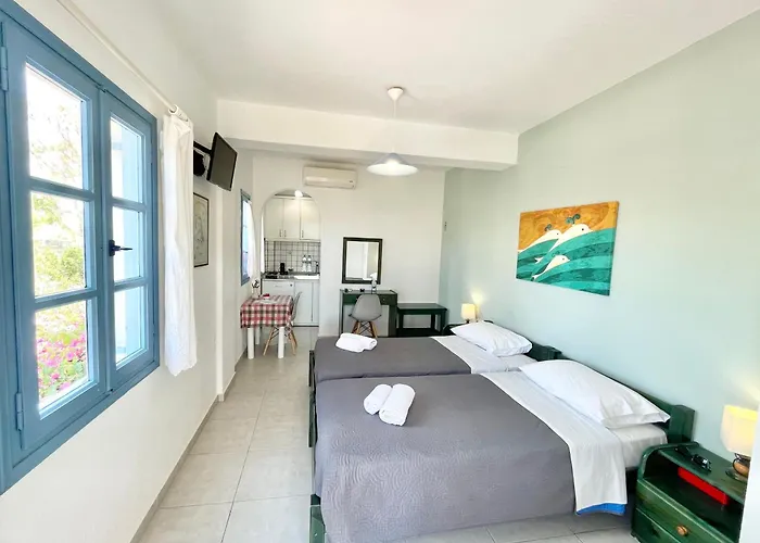 Asterias Mini Coastal Perivolos (Santorini)