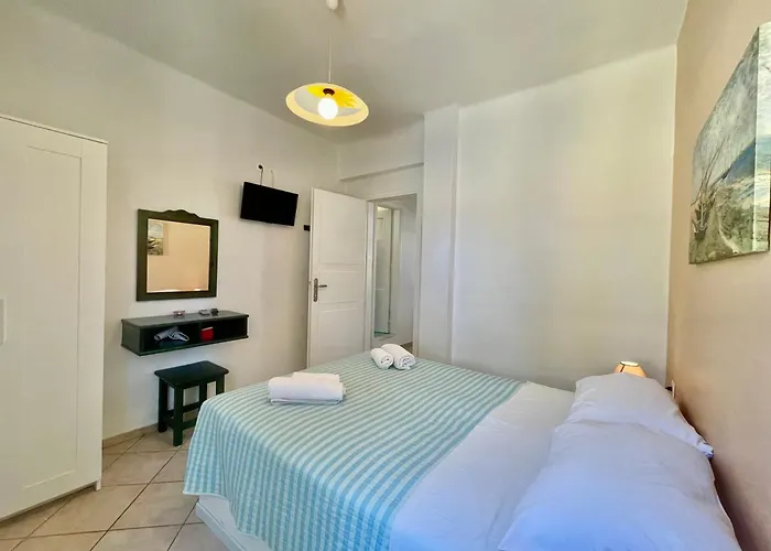 Asterias Mini Coastal * Perivolos (Santorini)